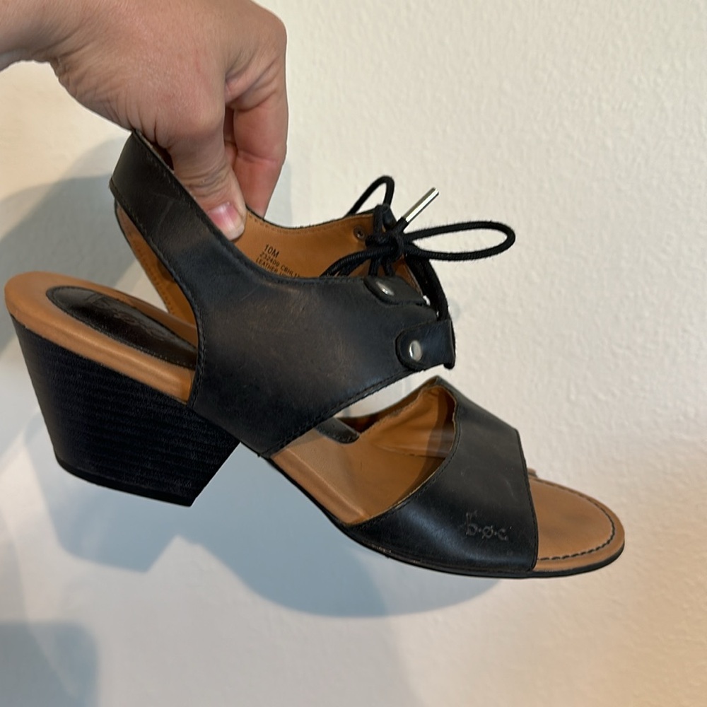 boc Women's Black and Tan Block Heel Sandals